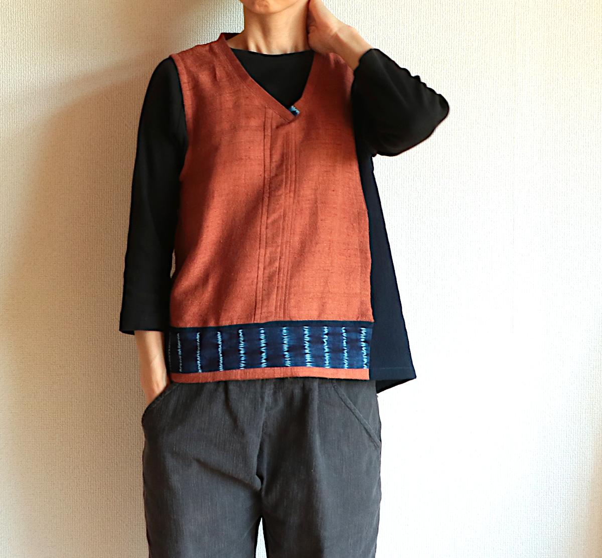 枇杷と藍染の ベスト ノースリーブ(絹/綿/草木染め) ladies S~M | 2枚目